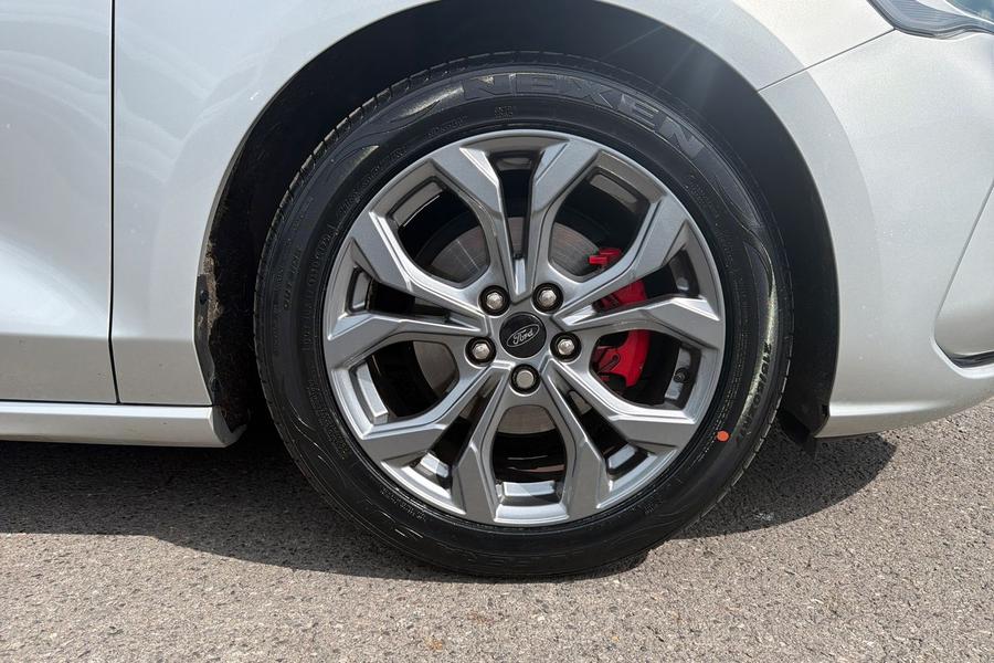 Ford FOCUS Photo autoimg-a6b904e41cd691af39fb3213dc53824f2231327a.jpg
