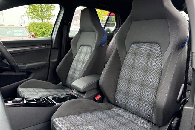 VOLKSWAGEN Golf Photo 21