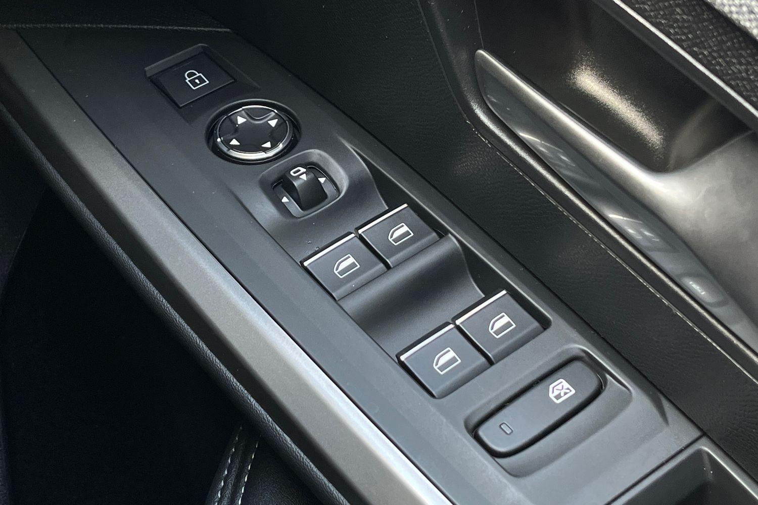 Peugeot E-3008 Photo 15