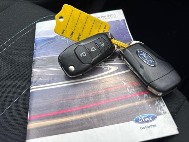 FORD Fiesta Photo 40