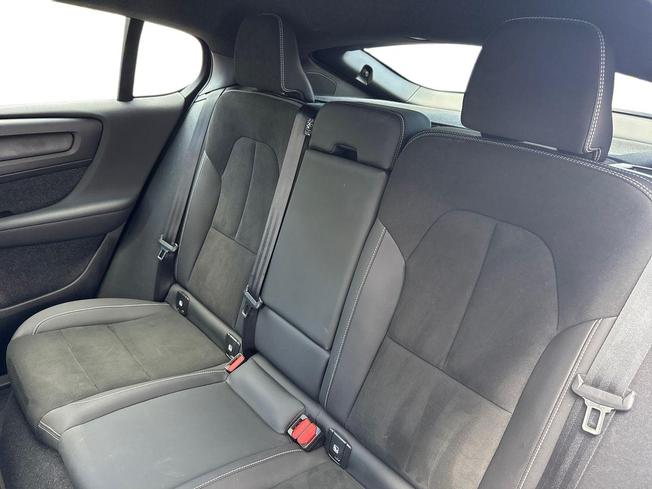 VOLVO C40 Photo 9