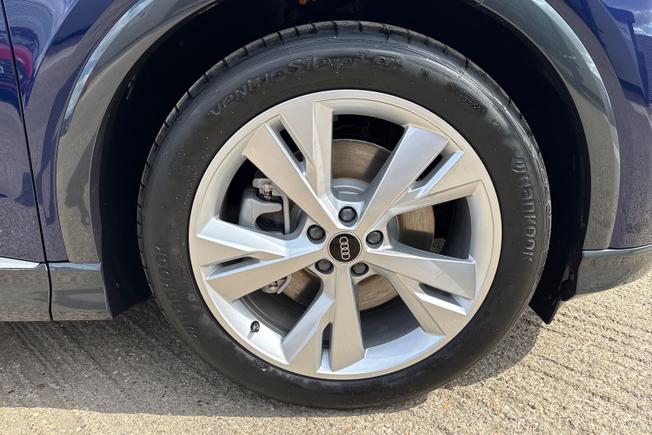 Audi Q4 Photo 5