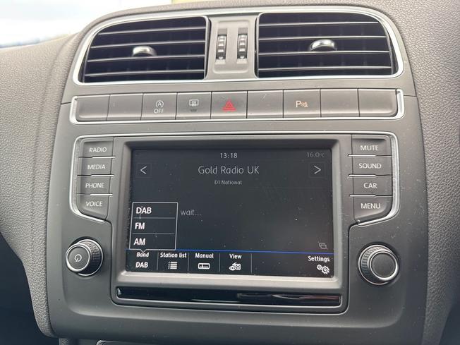 VOLKSWAGEN Polo Photo 13