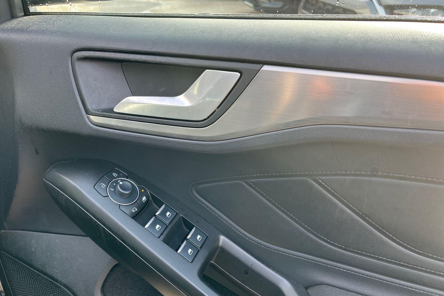 Ford FOCUS Photo 24