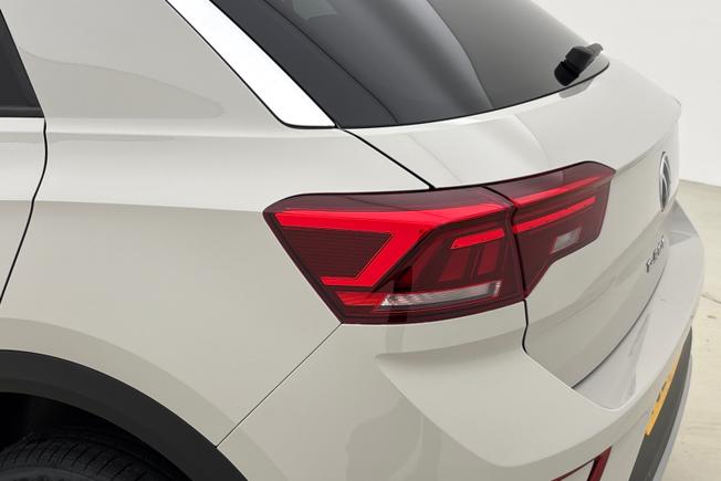 VOLKSWAGEN T-Roc Photo 18