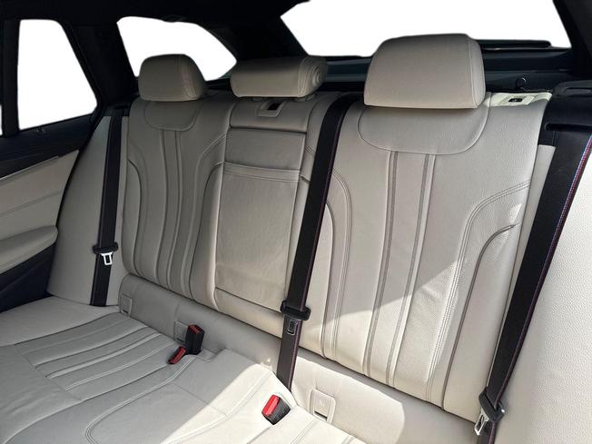 BMW 5 Series Photo 9