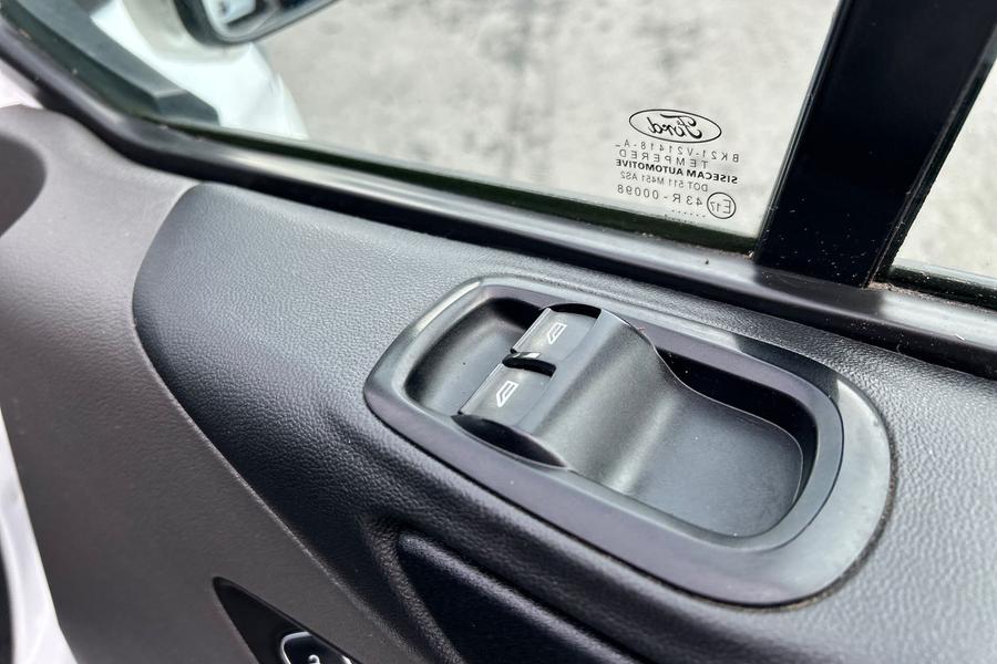 Ford TRANSIT CUSTOM Photo autoimg-a6e32940d331483bddb3575cc47cbf3cd6dcb6b1.jpg