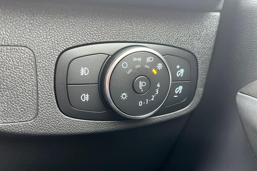 Ford FOCUS Photo autoimg-a6e3db14b99413875e90b32e997a7215a16e0199.jpg