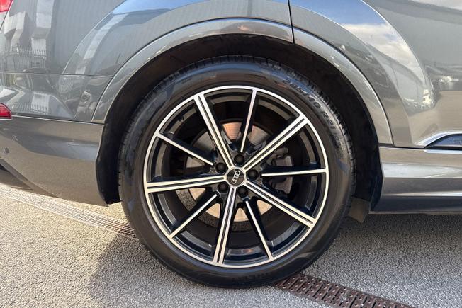 AUDI Q7 Photo 5