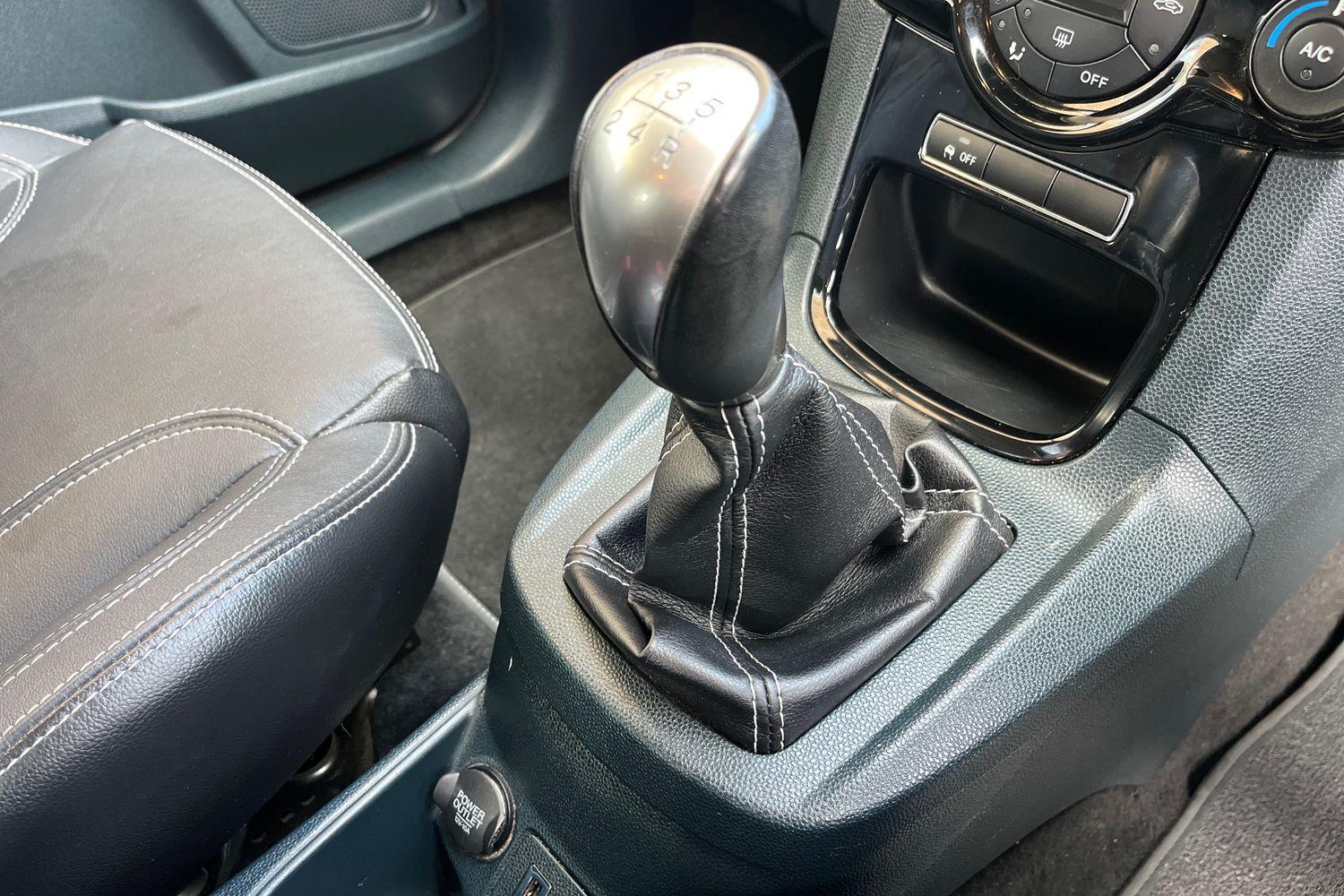 FORD FIESTA Photo 27