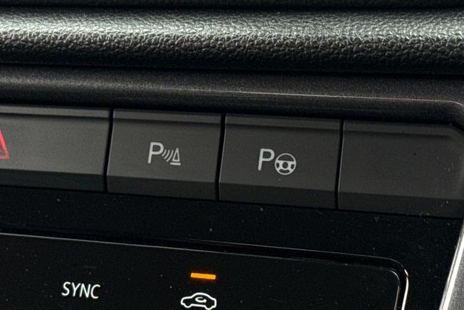 VOLKSWAGEN T-Roc Photo 26