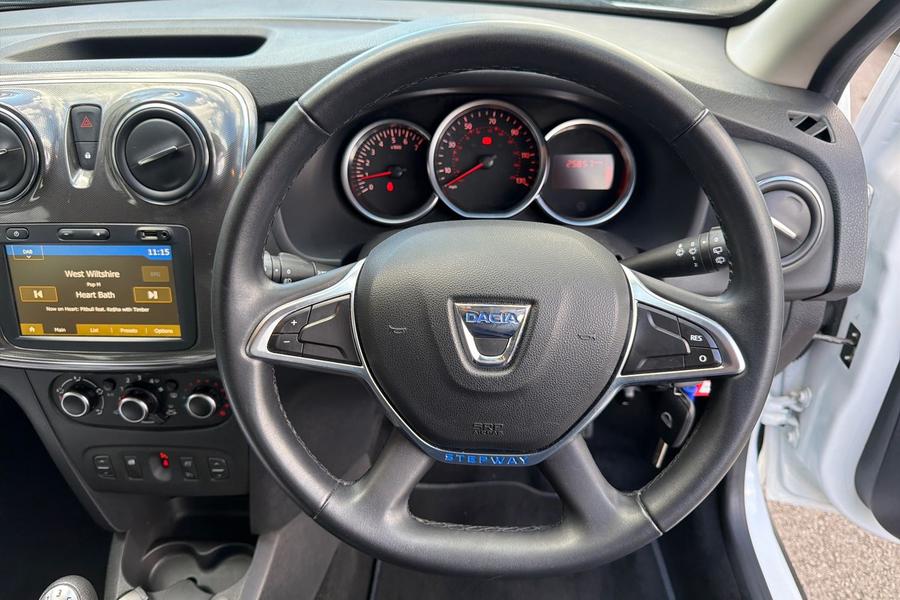 Dacia Sandero Stepway Photo autoimg-a6e8fc4fa1d6fd90fec60bbe9f43206dcd1244a5.jpg