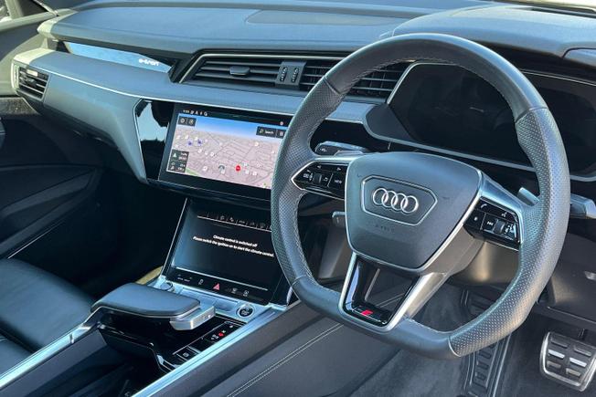 AUDI Q8 E-Tron Photo 6