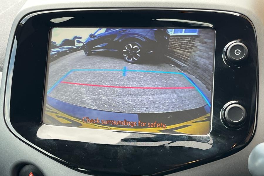 Toyota AYGO Photo autoimg-a6f21aeff42bd57f8cbd8f5394a239ba50b4aee5.jpg