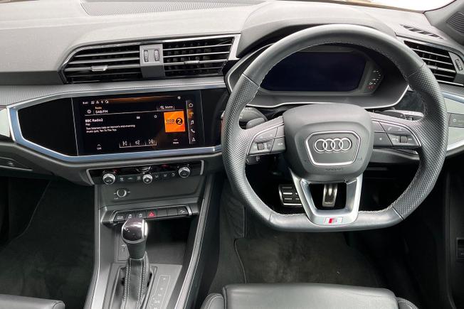 AUDI Q3 Photo 11