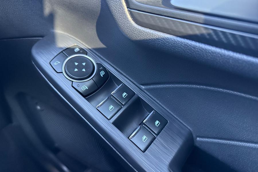 Ford KUGA Photo autoimg-a6fbf5a39ac2da580a026d3415c58018bba024ef.jpg