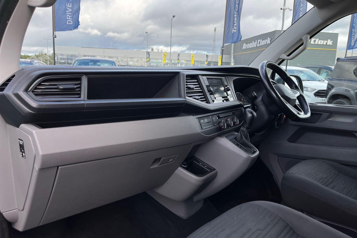 Volkswagen Transporter Shuttle Photo 17