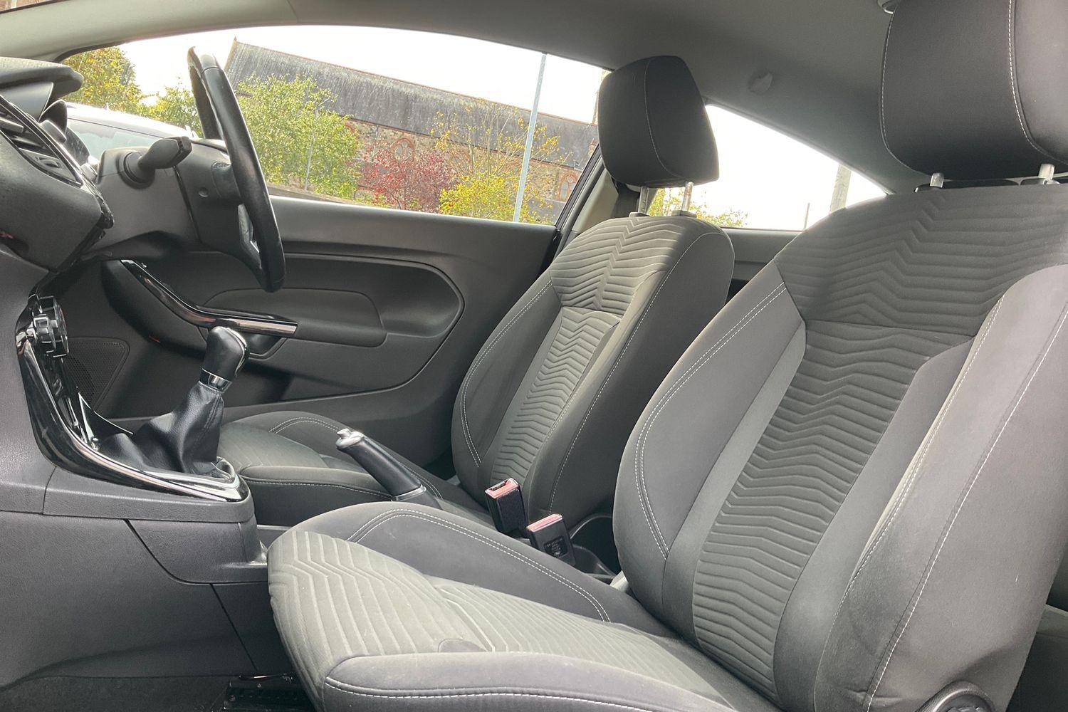 Ford FIESTA Photo 18