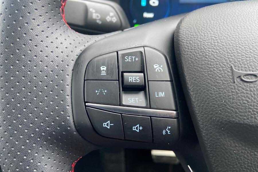 Ford Kuga Photo autoimg-a7059b01b68b847f0e8d21d0c536202714036c01.jpg