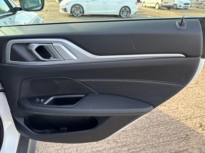 BMW I4 Photo 44