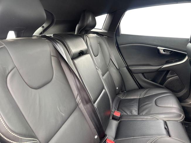VOLVO V40 Photo 9