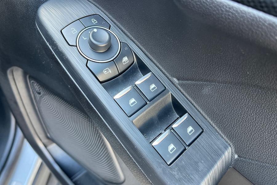 Ford Kuga Photo autoimg-a7134c619cb429b0b1e6ea5f90db761ddbd218d8.jpg