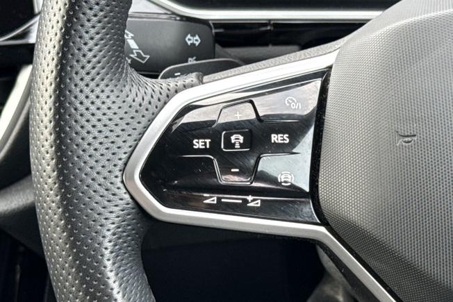 VOLKSWAGEN T-Roc Photo 16