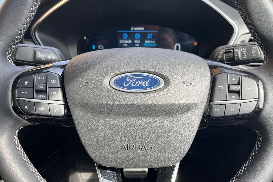 Ford KUGA Photo autoimg-a716ddacb997d67c82edd00de8af8f766ef7b1c4.jpg