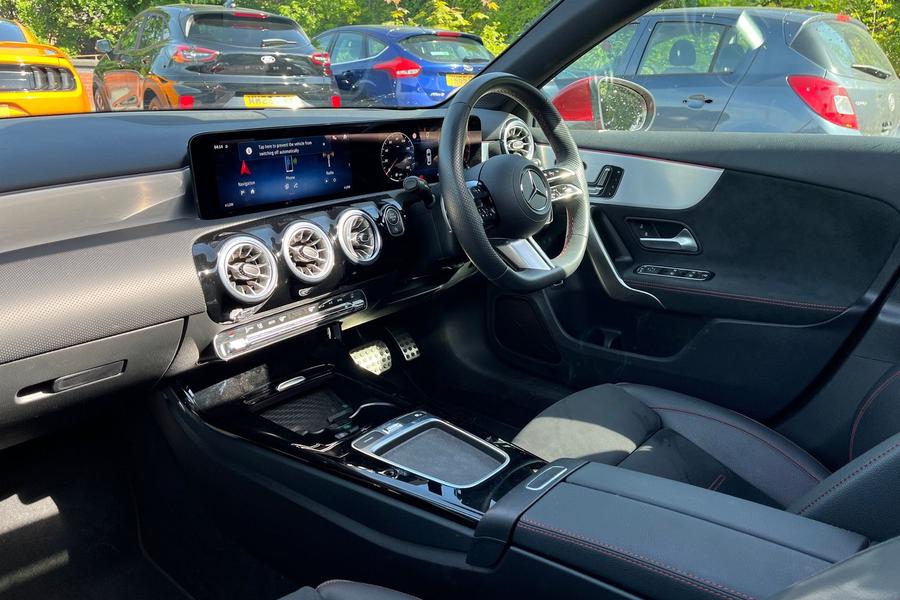 Mercedes-Benz A CLASS Photo autoimg-a71740d4f687c0e35934e7c501794922791ff29e.jpg