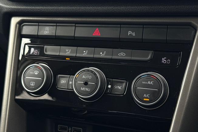 Volkswagen T-Roc Photo 30