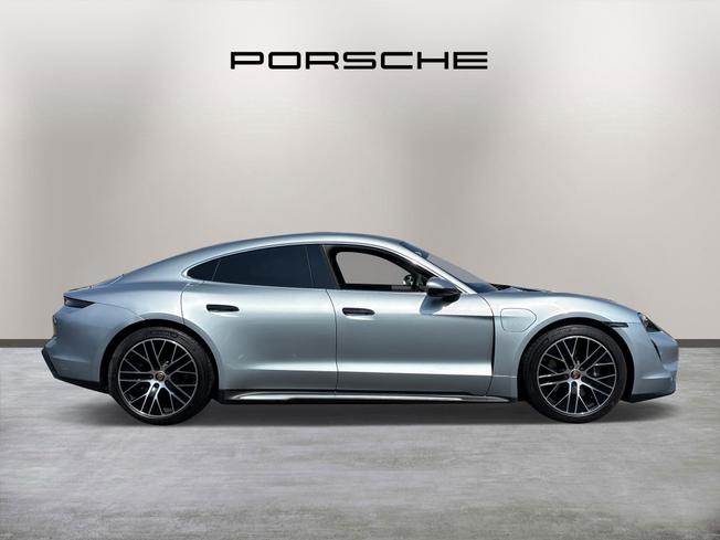 PORSCHE Taycan Photo 8