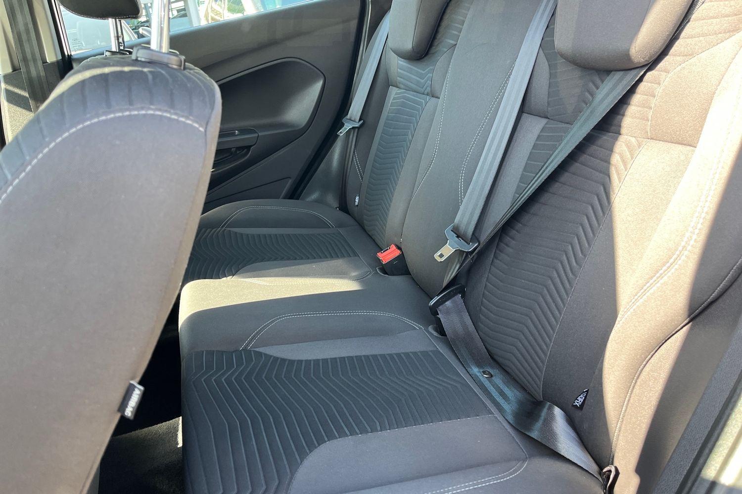 Ford Fiesta Photo 19