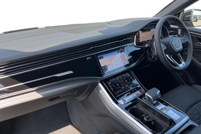 AUDI Rsq8 Photo 2