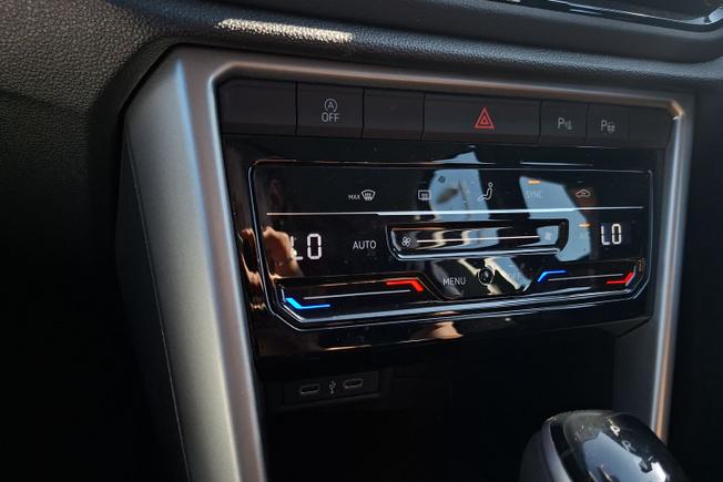 VOLKSWAGEN T-Roc Photo 27