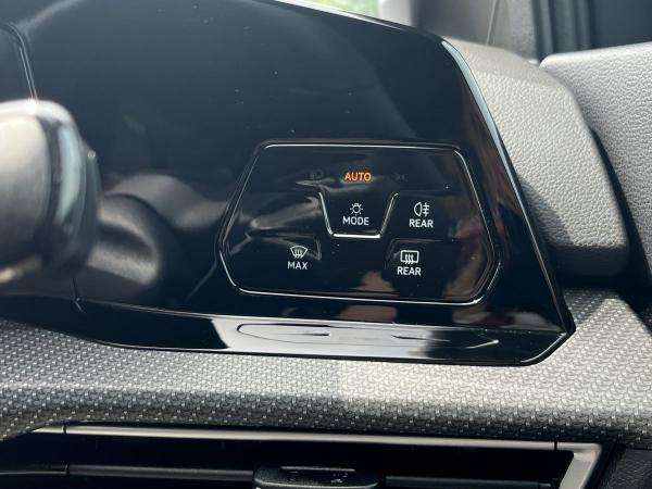 Volkswagen Golf Photo autoimg-a741d86d3b1de25ea6ece0e9c5815da28596e7ea.jpg