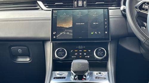 Jaguar F-PACE Photo autoimg-a7425bcbf86d2ddd5c5d5fb35c1649a4a8c5b550.jpg