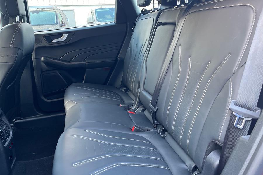 Ford Kuga Photo autoimg-a743ba7a0a20e121a125fa24f85e3d9824061765.jpg