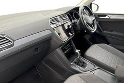 VOLKSWAGEN Tiguan Photo 2