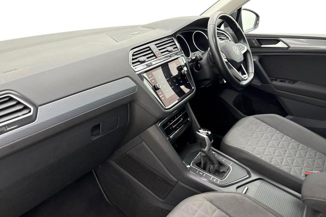 VOLKSWAGEN Tiguan Photo 2