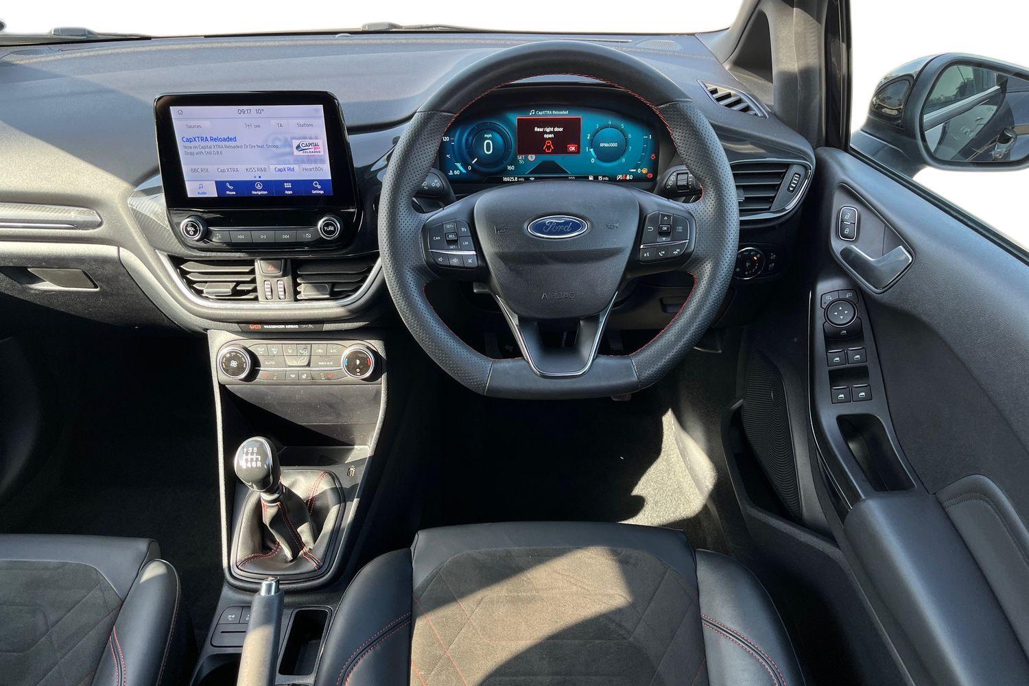 Ford FIESTA Photo 10