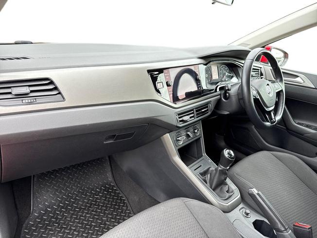 VOLKSWAGEN Polo Photo 2