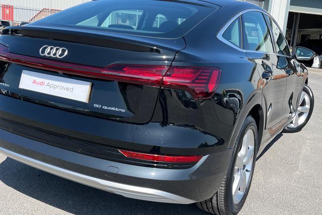 Audi e-tron Photo 18