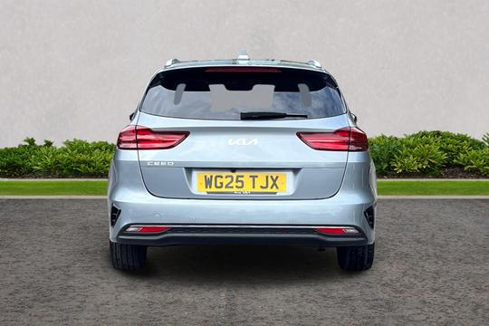Kia Ceed Photo autoimg-a75587cebb59ab2f629961977d3b6d5bd2c60bdd.jpg