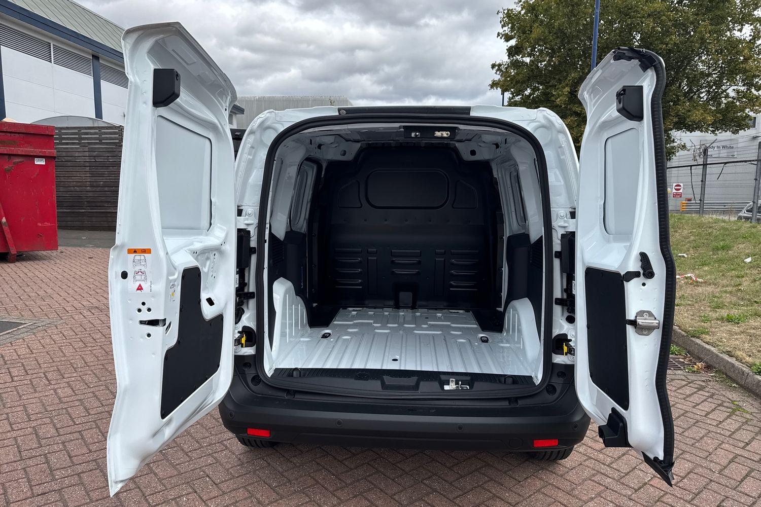Ford E-TRANSIT COURIER Photo 5
