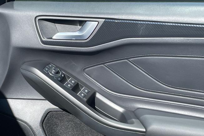 FORD Focus Photo 23