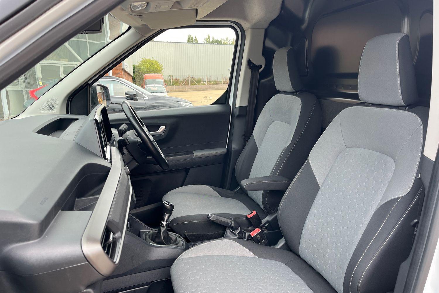 Ford TRANSIT COURIER Photo 32