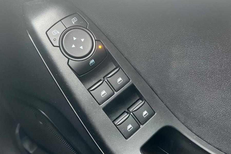Ford FIESTA Photo autoimg-a7634e88736519f13c981f138f340fe06e5321b3.jpg