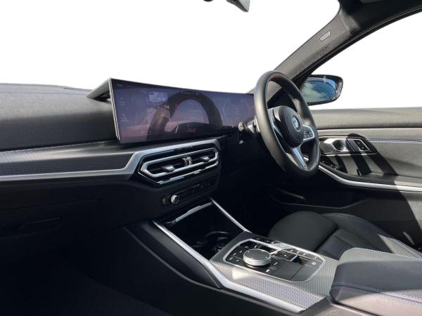 BMW 3 Series Photo autoimg-a770d3a089912165e91dbb120a42f33a69b25ff8.jpg