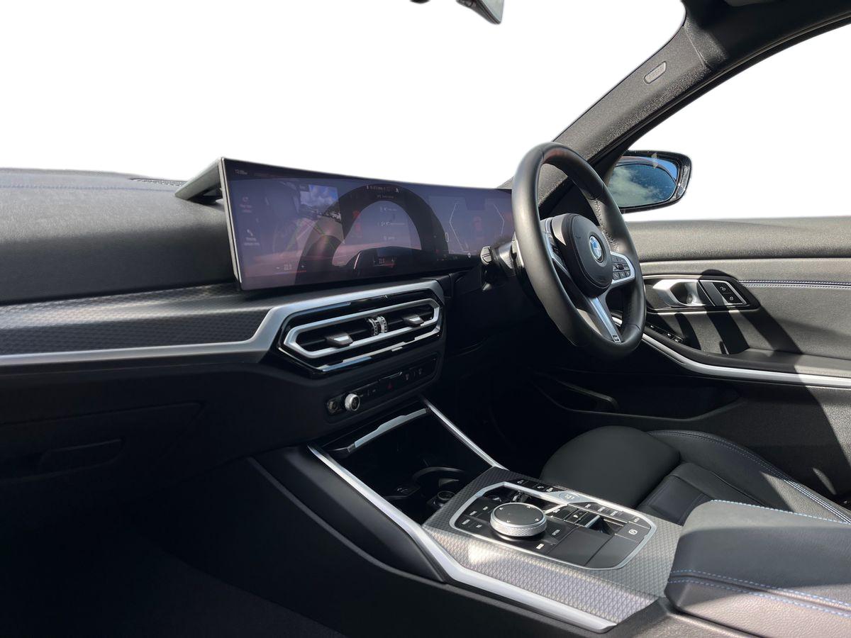BMW 3 Series Photo 2