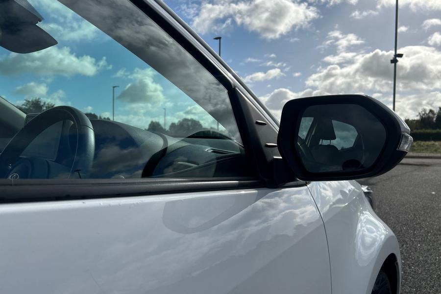 Toyota YARIS Photo autoimg-a77187162fe7631e13c401698c0ef1984a6325d4.jpg